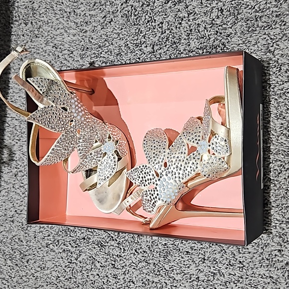 Nina high heels sz 8 ½ - Picture 1 of 7